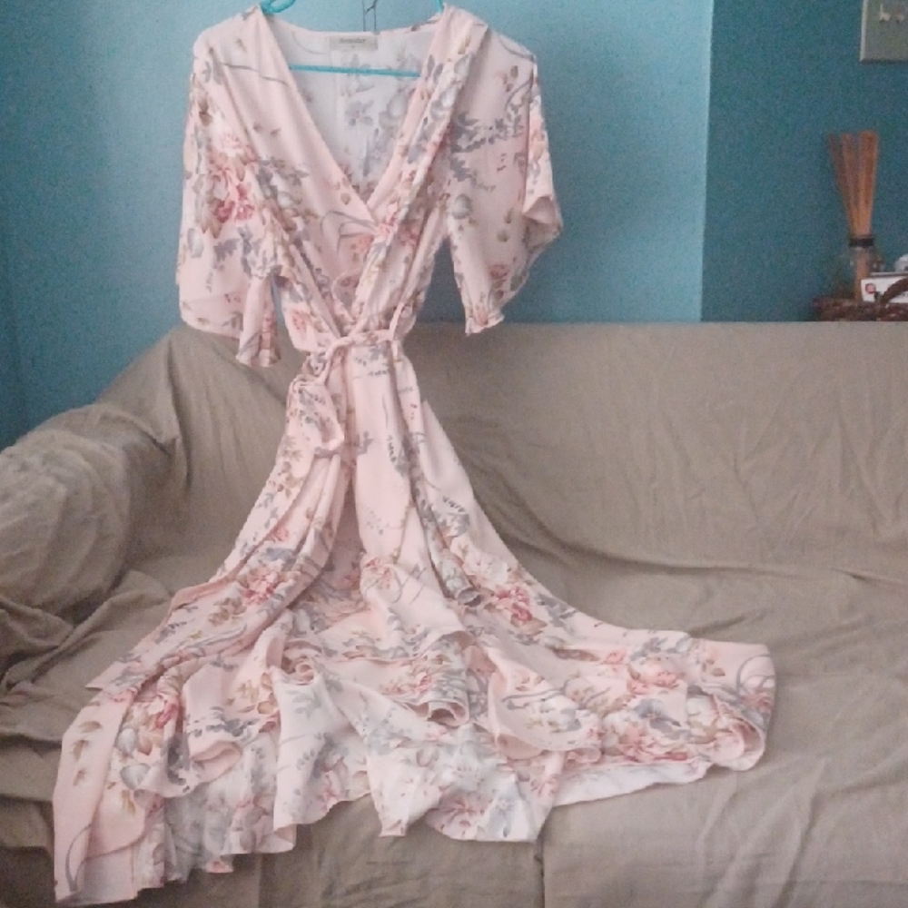 Chic Floral Maxi Dress in Soft Pink